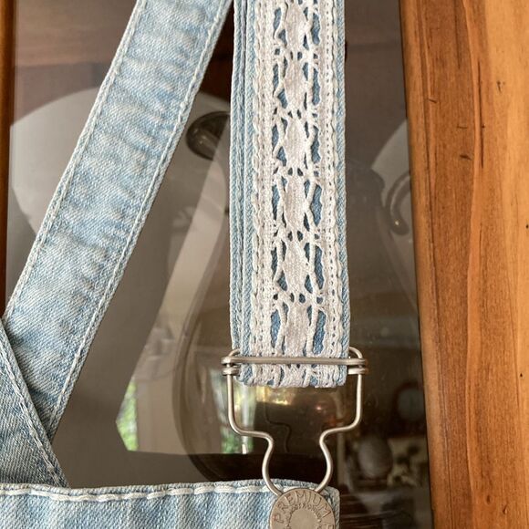 Almost Famous Juniors Light Wash Distressed Lace Short Overalls Juniors Sz 13 - Picture 5 of 14